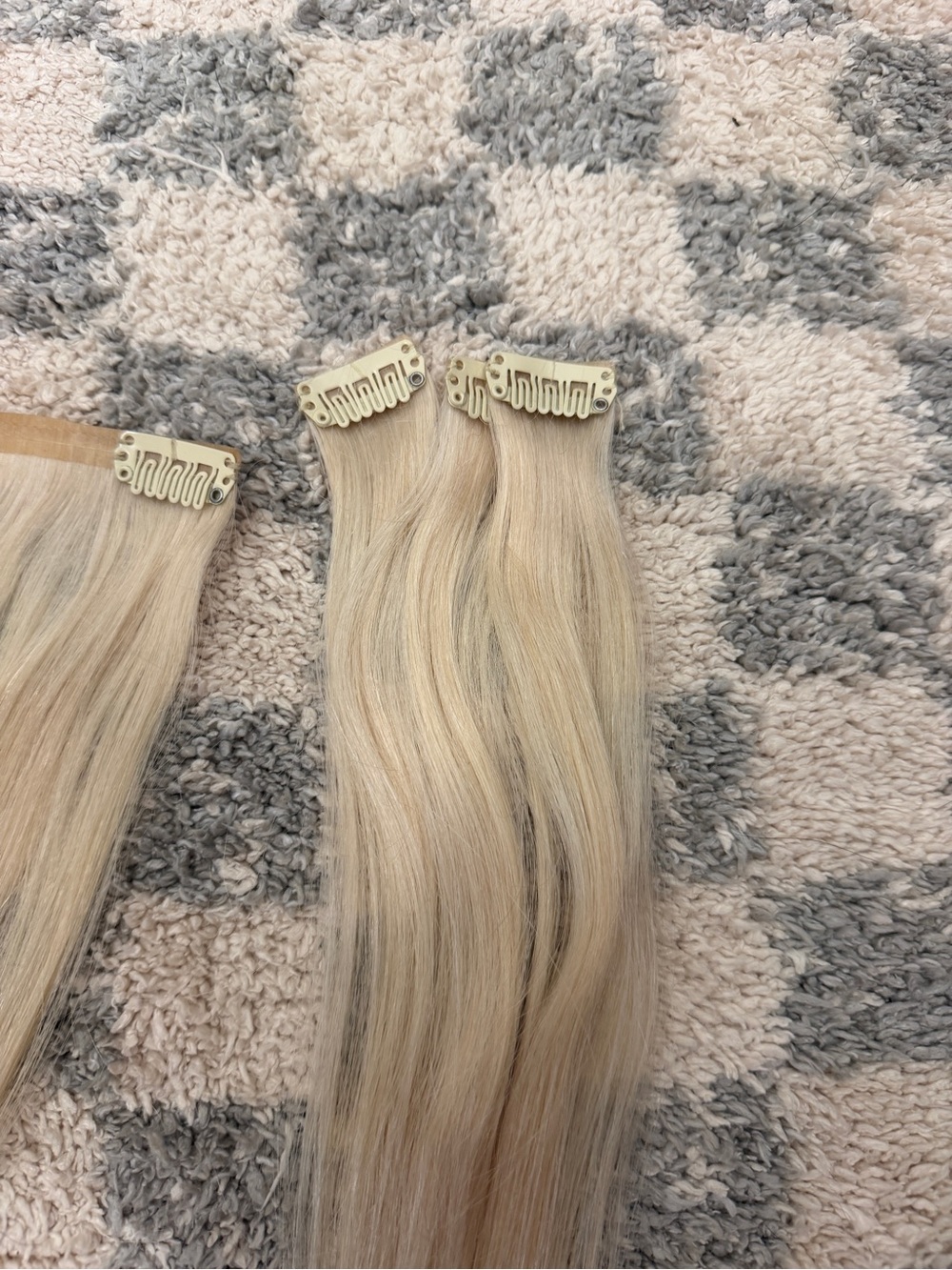 Luxy Clip-In Hair Extensions - Light/Platinum Blonde - Picture 3 of 5